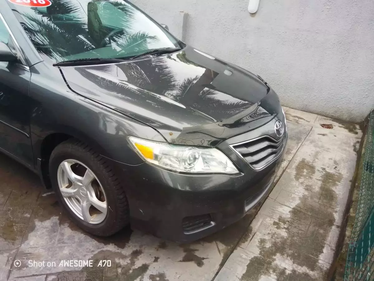 Toyota Camry   - 2011