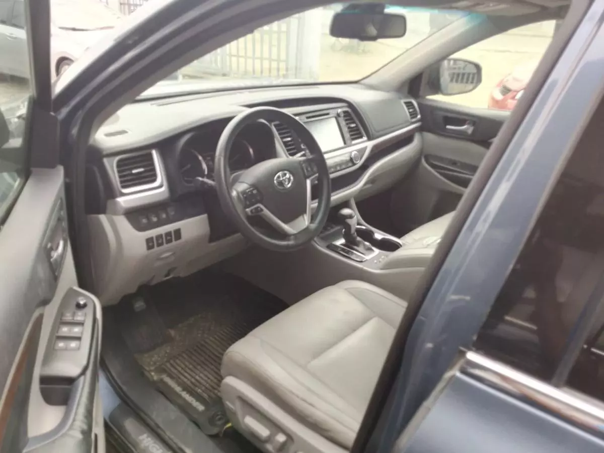 Toyota Highlander   - 2015