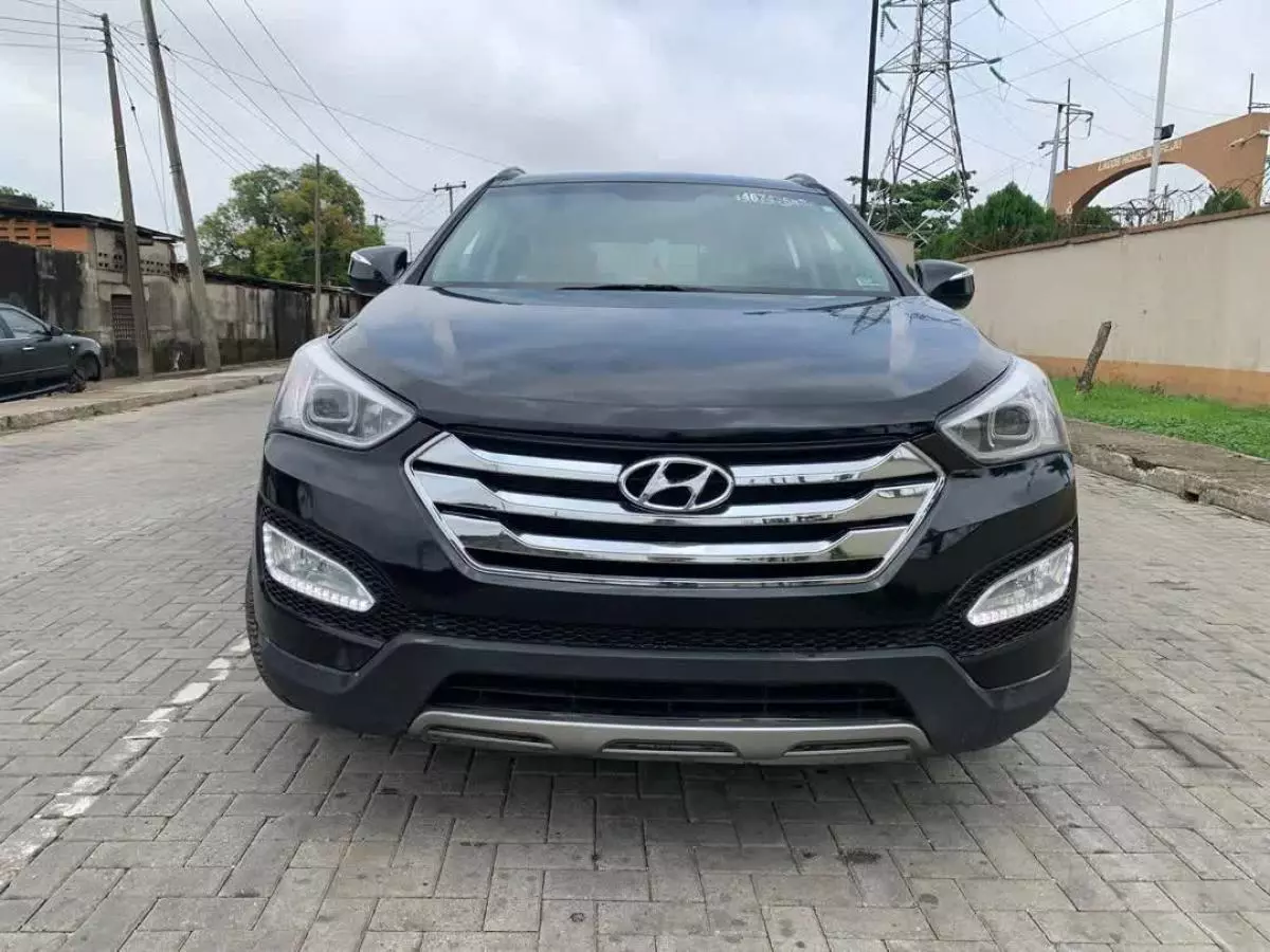 Hyundai Santa Fe   - 2015