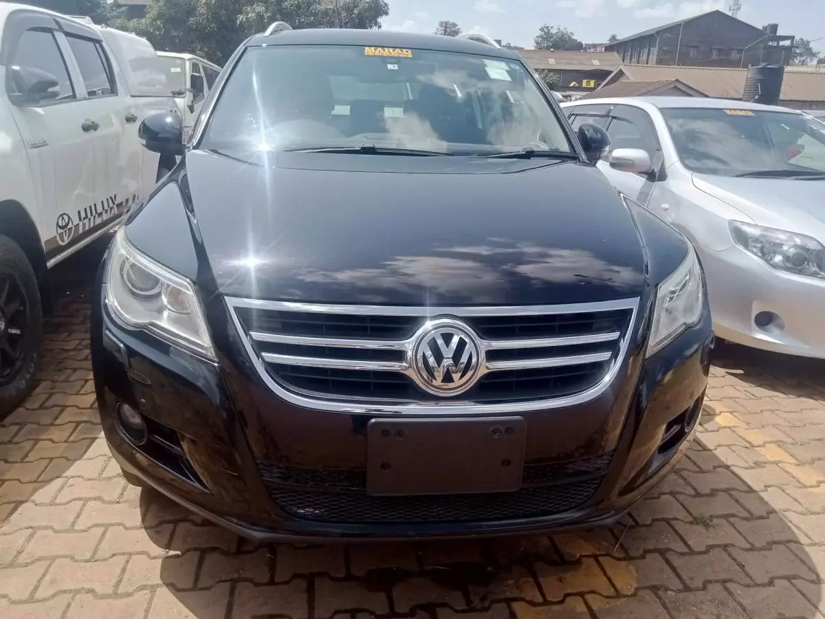 Volkswagen Tiguan   - 2010