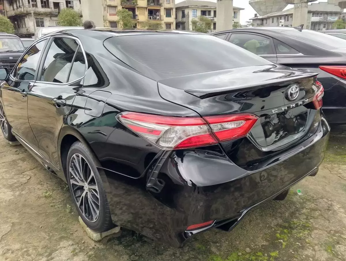 Toyota Camry   - 2018