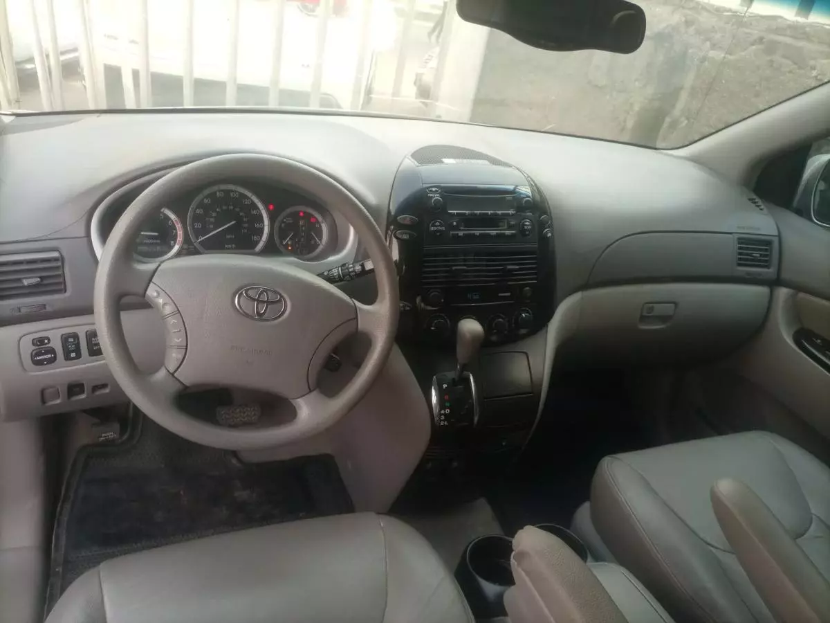 Toyota Sienna - 2004