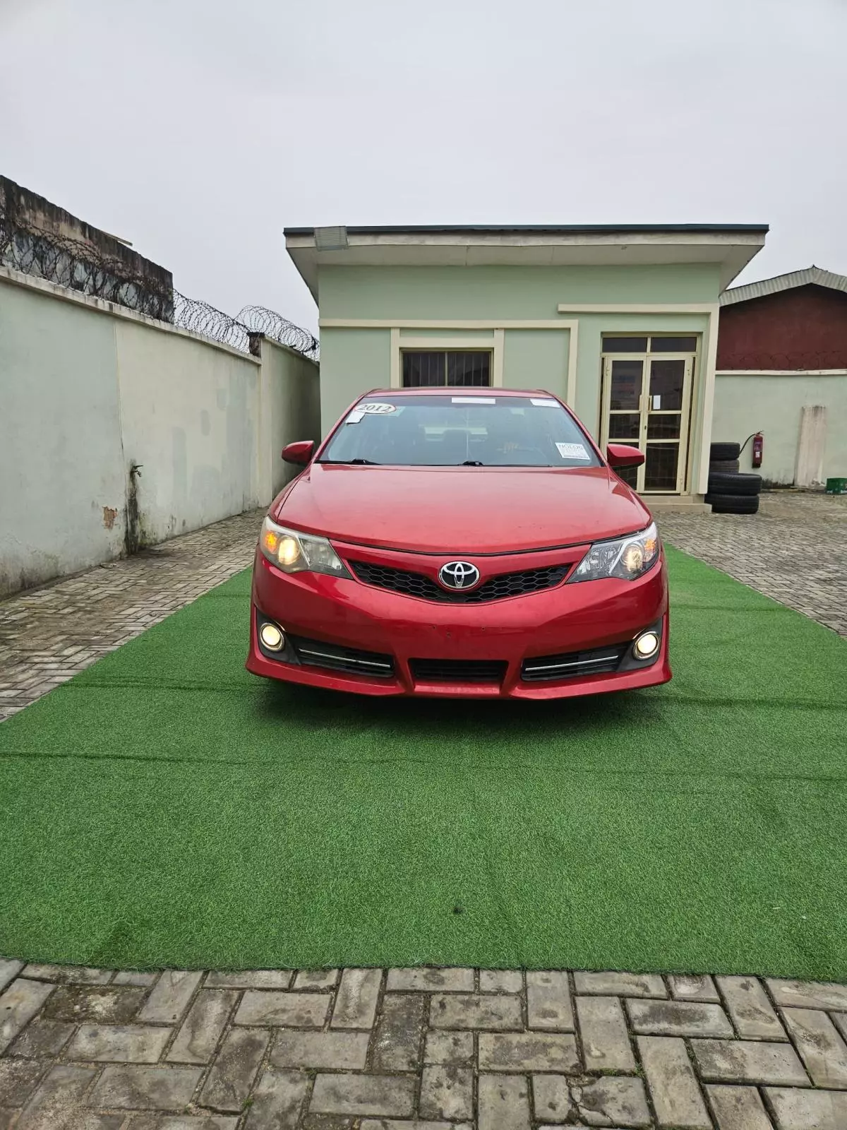 Toyota Camry   - 2012