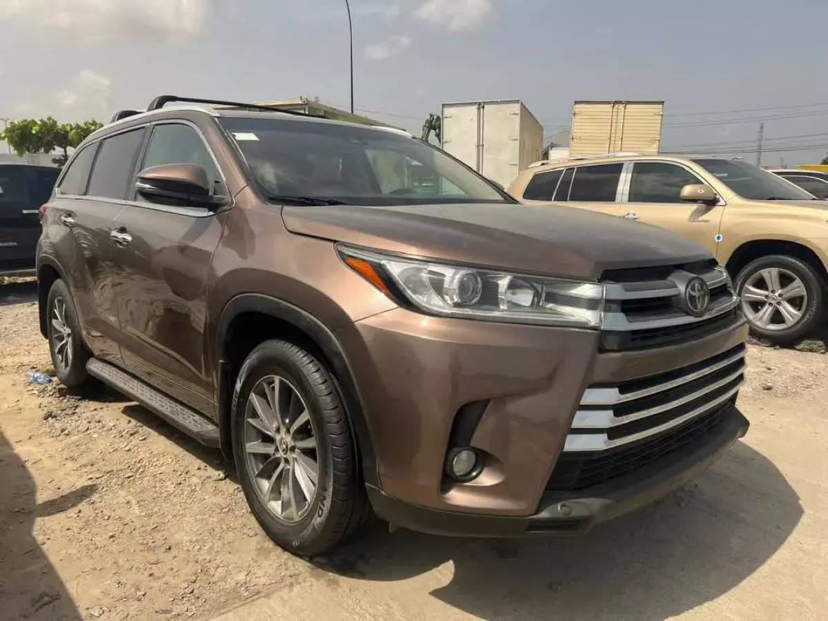 Toyota Highlander   - 2017