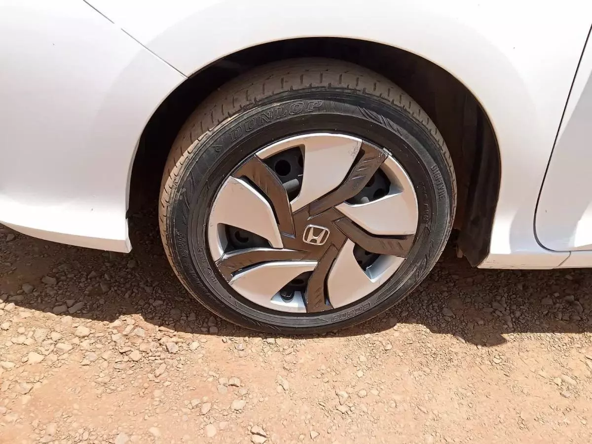 Honda Grace Hybrid - 2015