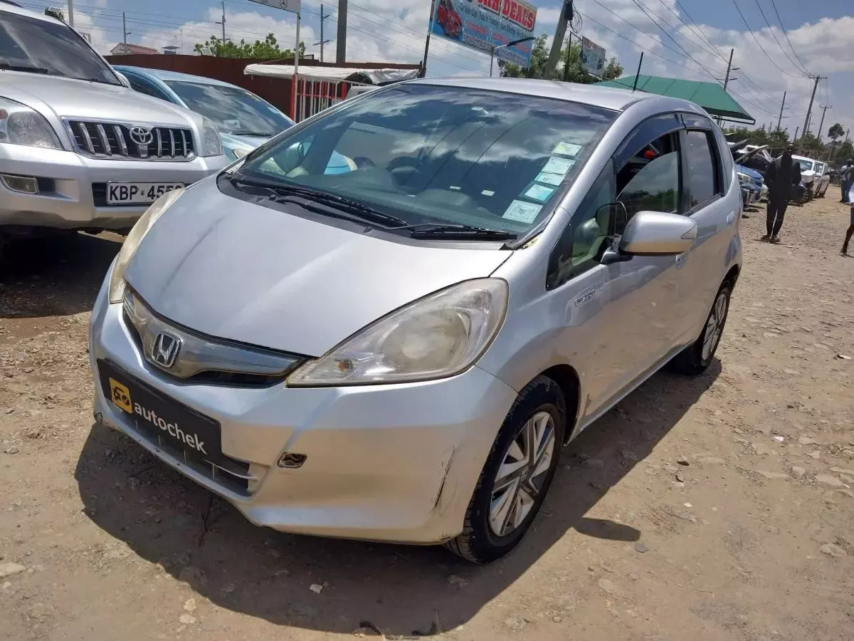 Honda Fit Hybrid    - 2012