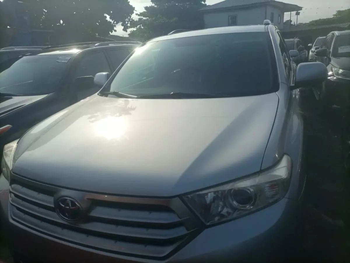 Toyota Highlander   - 2013