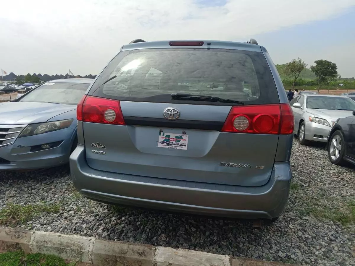 Toyota Sienna   - 2007