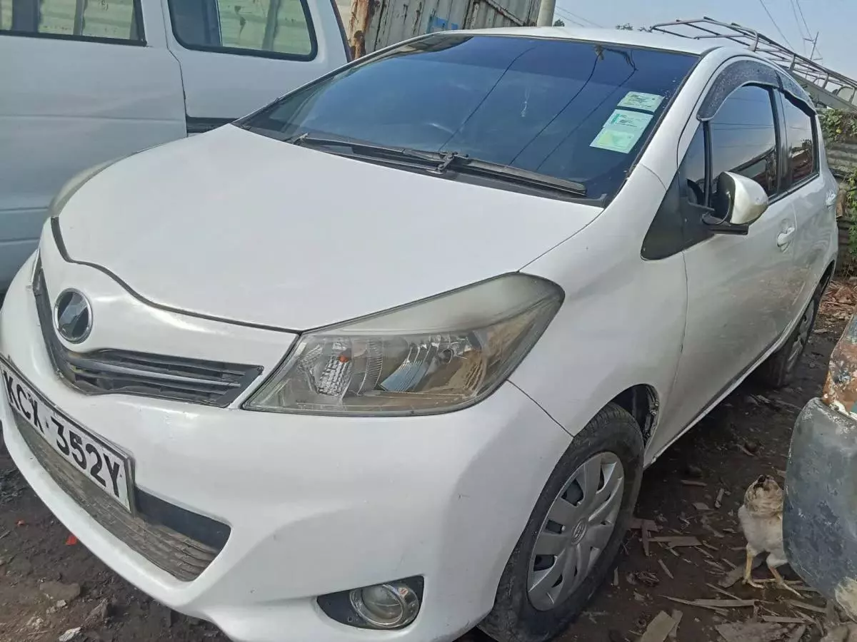 Toyota Vitz   - 2015