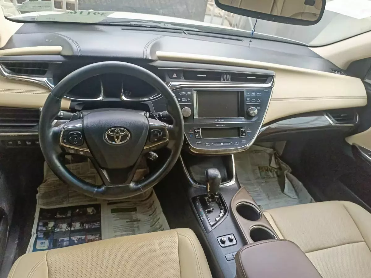 Toyota Avalon   - 2013