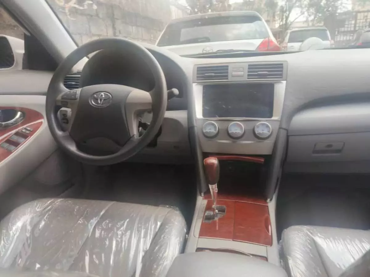 Toyota Camry   - 2010