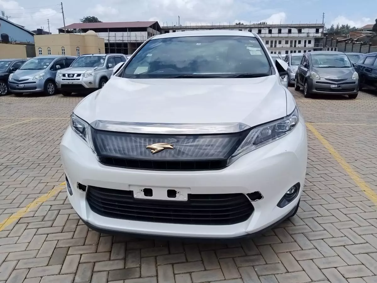 Toyota Harrier   - 2016