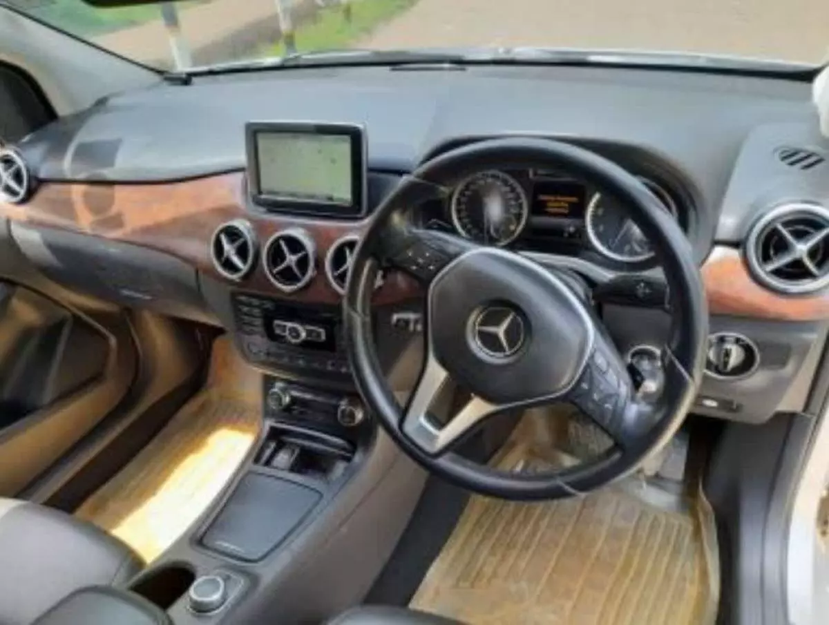 Mercedes-Benz B 180 - 2013