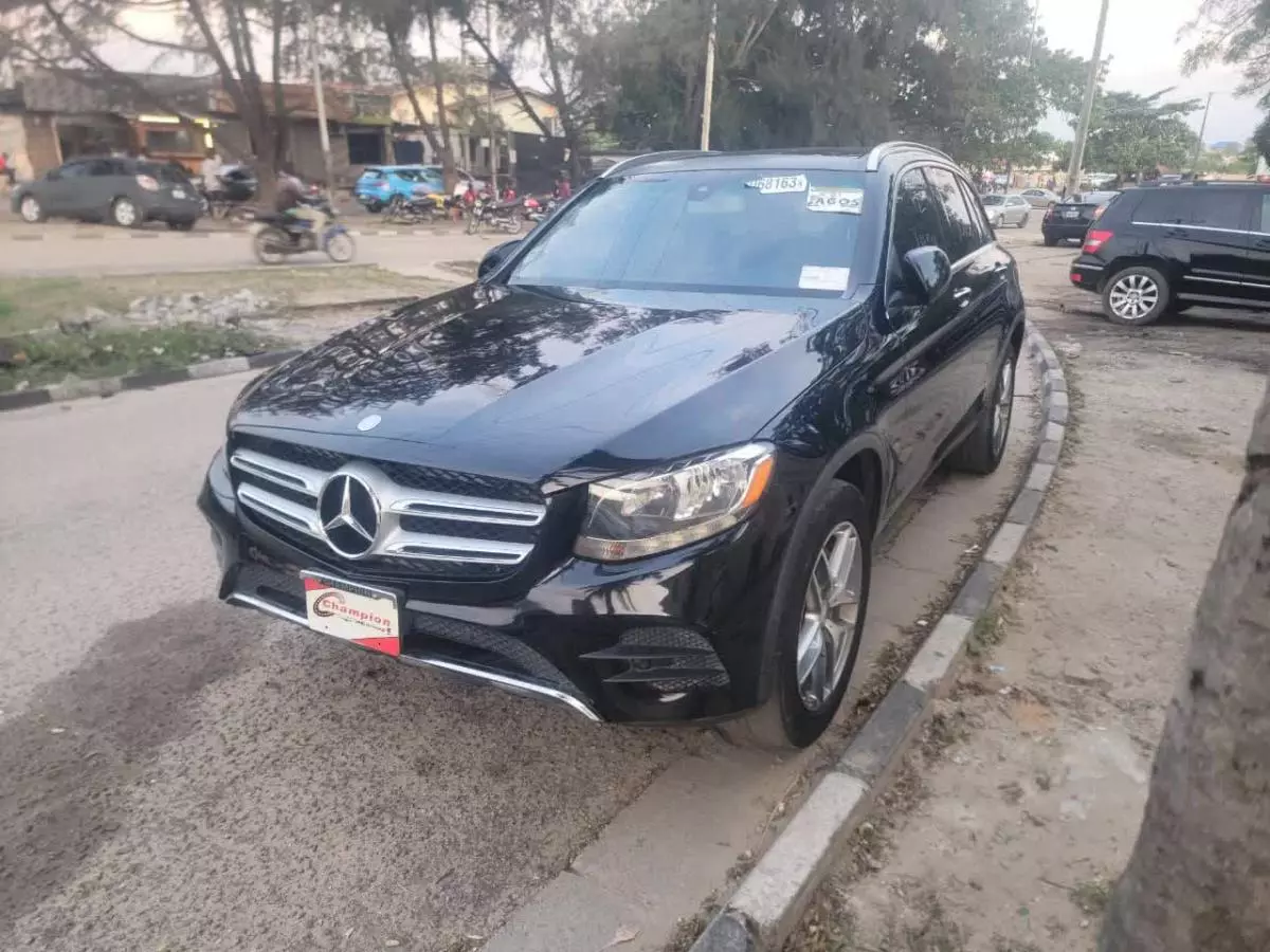 Mercedes-Benz GLC 300   - 2016