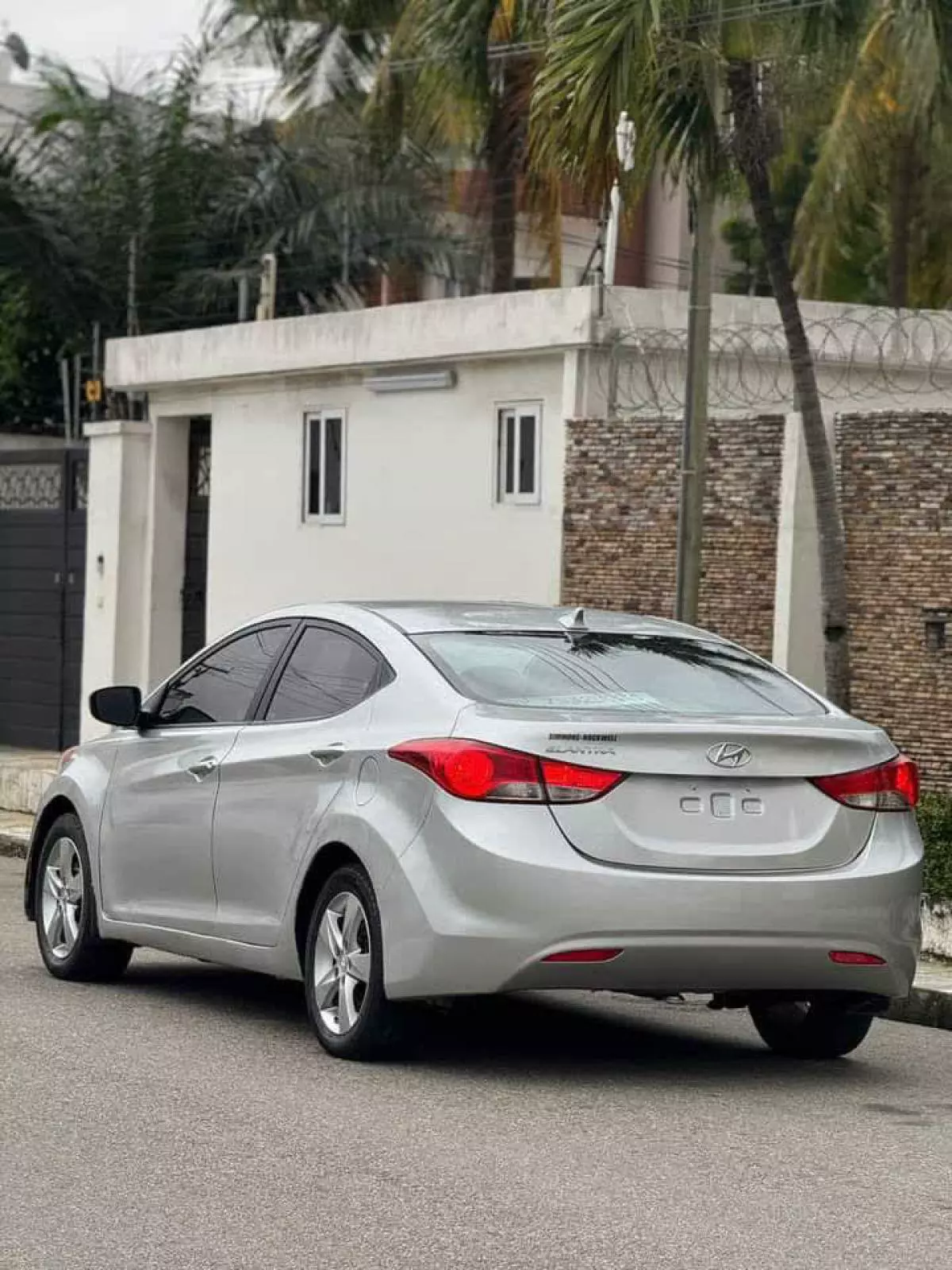 Hyundai Elantra   - 2013