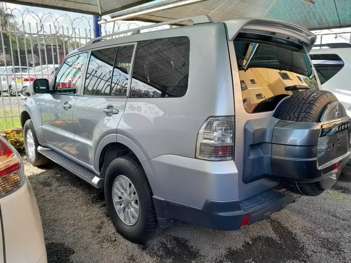 Mitsubishi Pajero - 2015