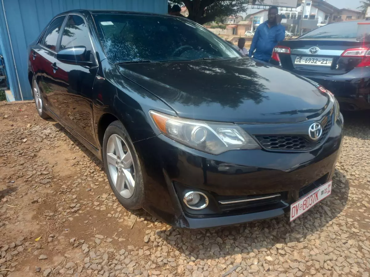 Toyota Camry   - 2014