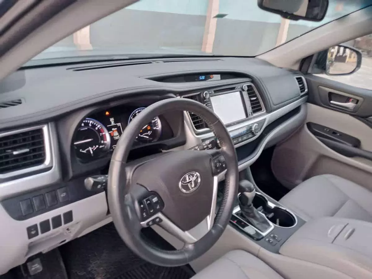 Toyota Highlander   - 2014