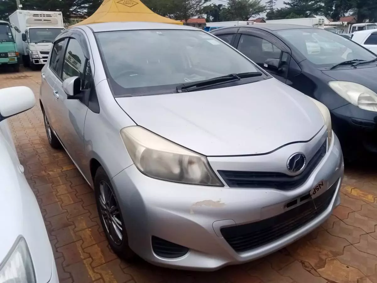 Toyota Vitz   - 2012