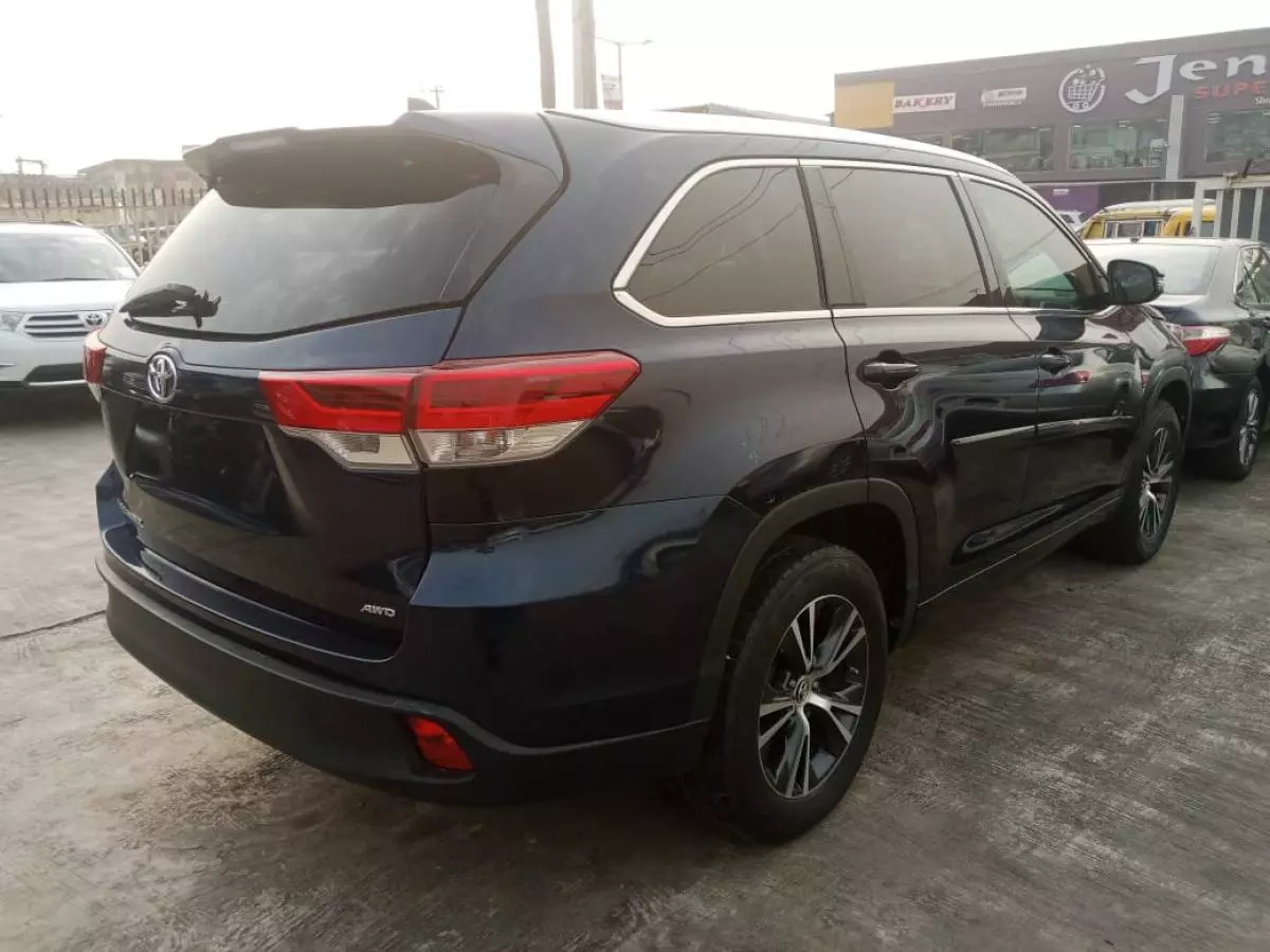 Toyota Highlander   - 2016