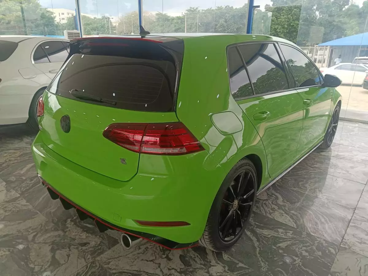 Volkswagen Golf   - 2019