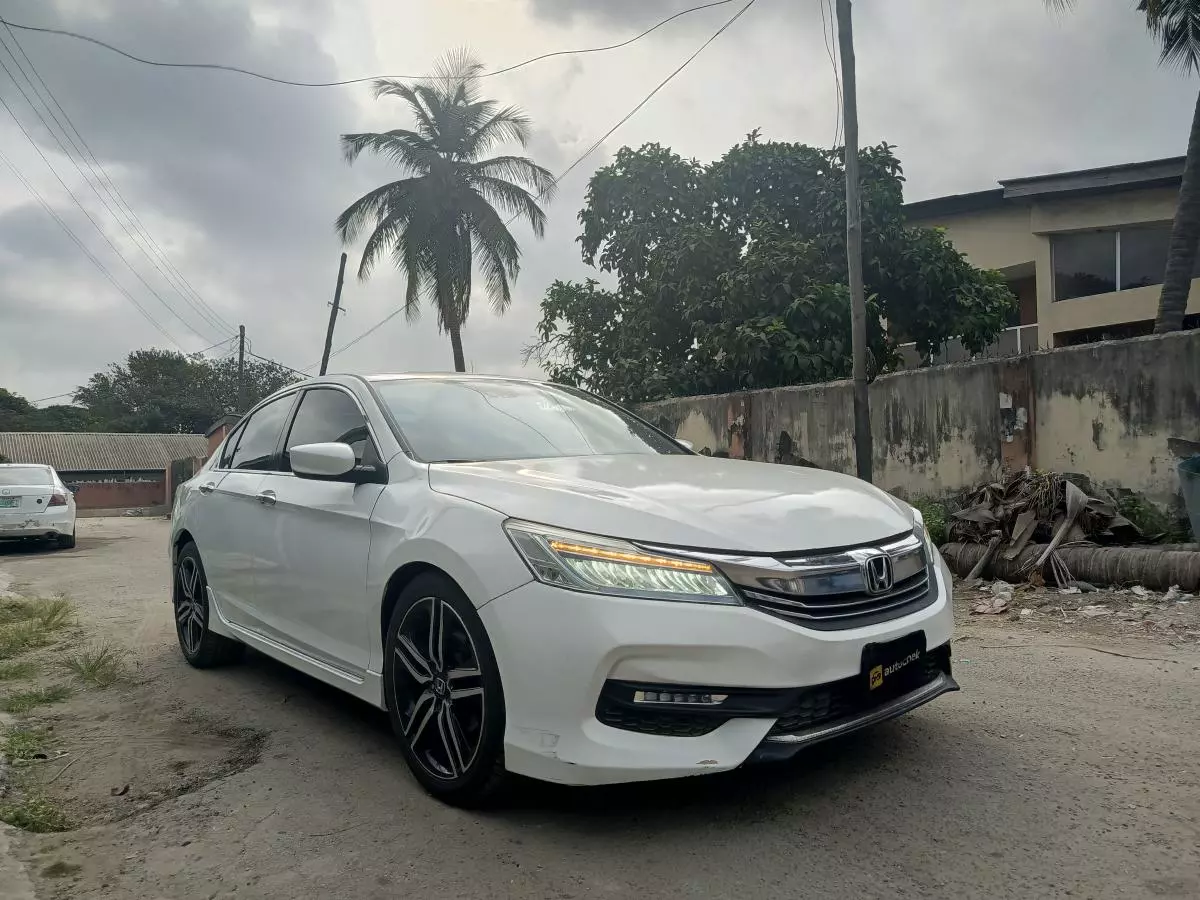 Honda Accord   - 2017