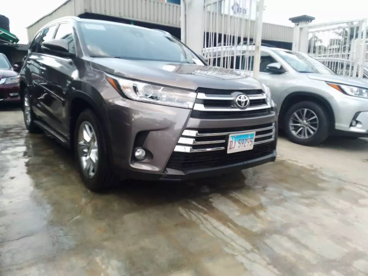 Toyota Highlander   - 2017