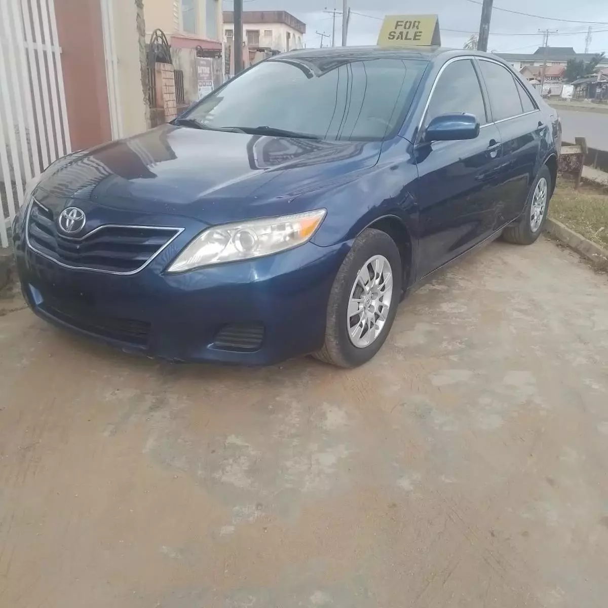 Toyota Camry   - 2010