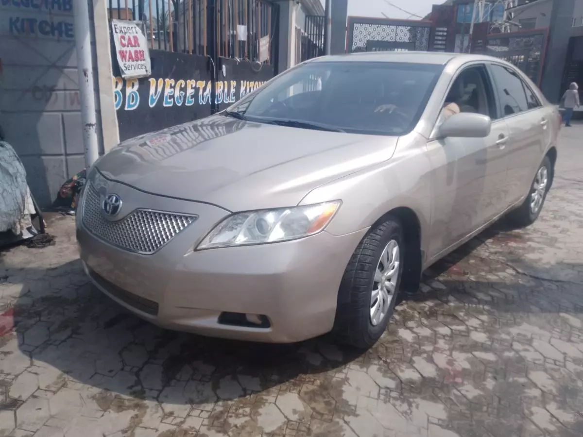 Toyota Camry   - 2009