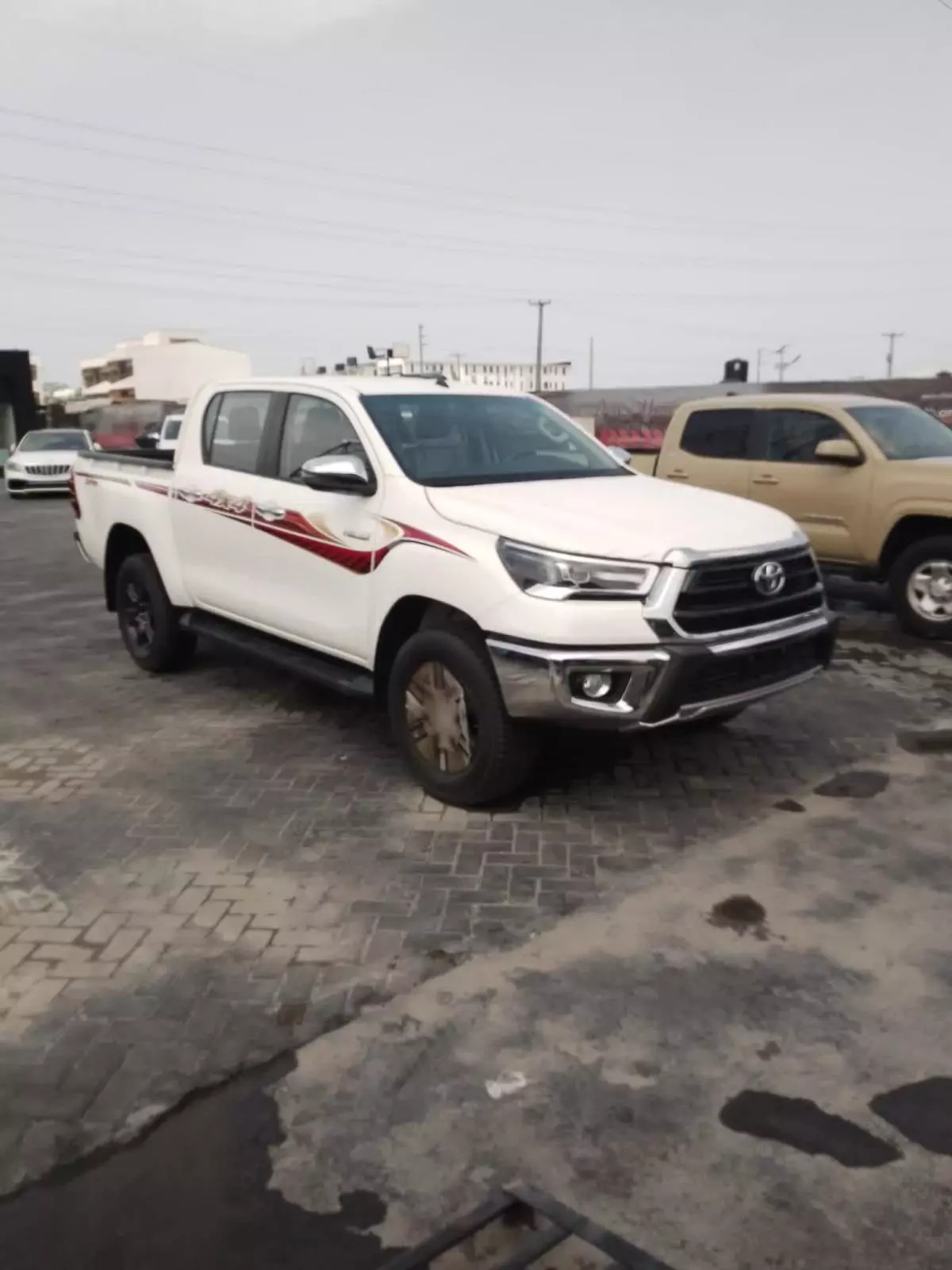 Toyota Hilux   - 2022