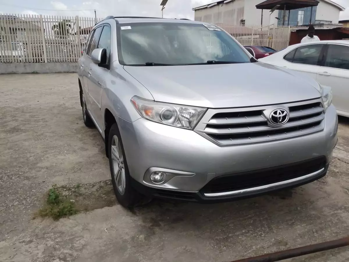 Toyota Highlander   - 2013