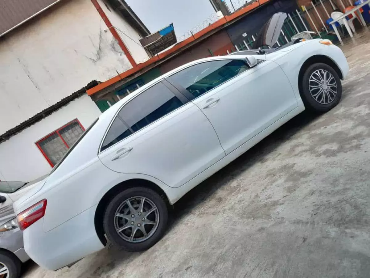 Toyota Camry   - 2009