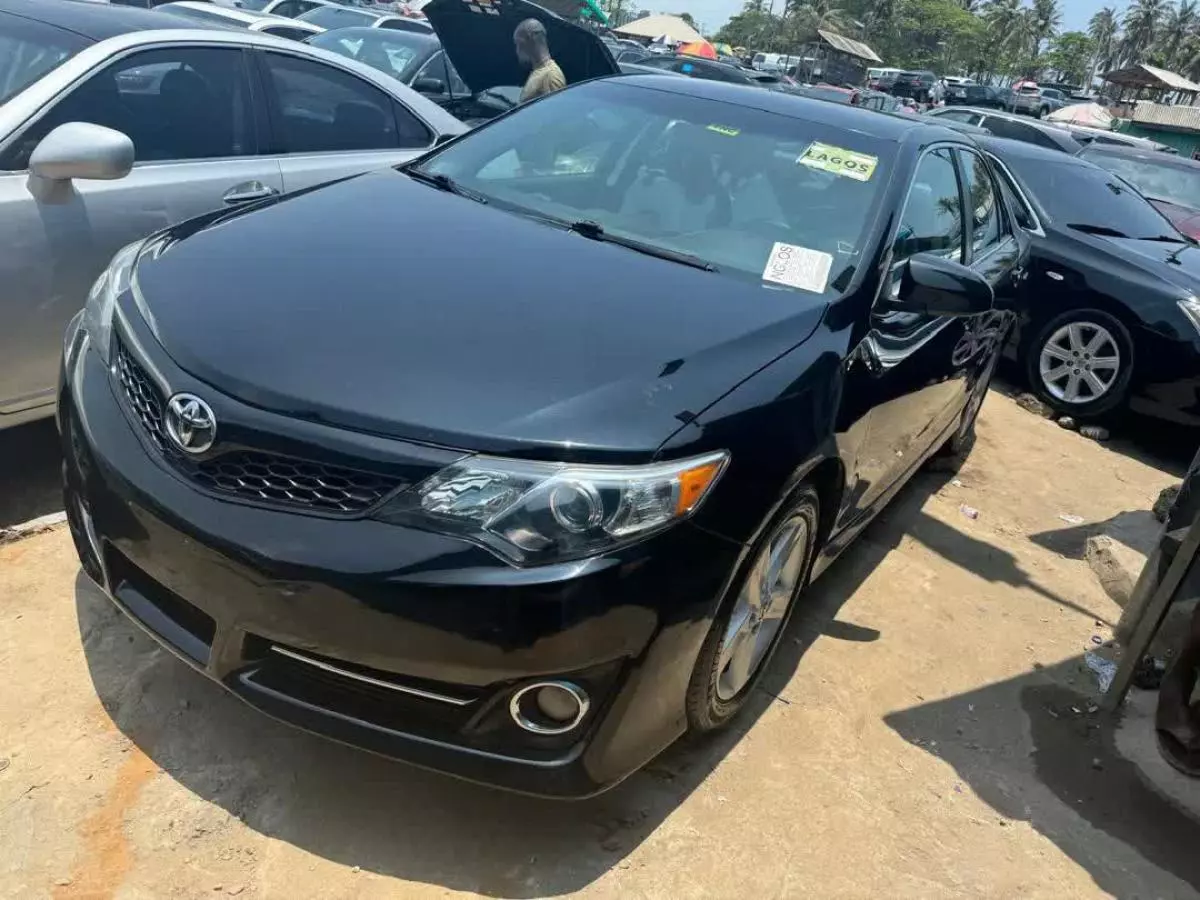 Toyota Camry   - 2014