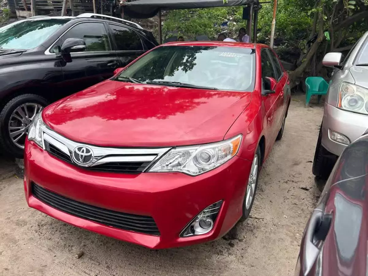 Toyota Camry   - 2012