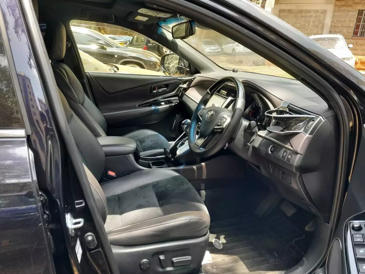 Toyota Harrier   - 2016
