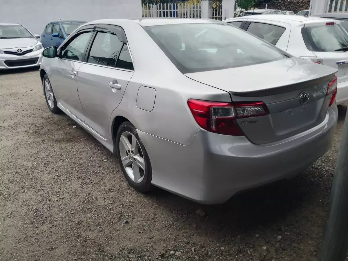 Toyota Camry   - 2014