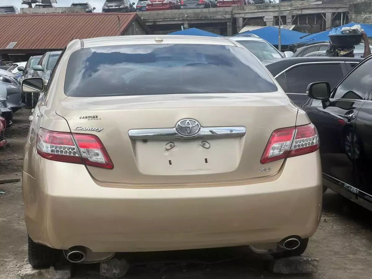 Toyota Camry   - 2010