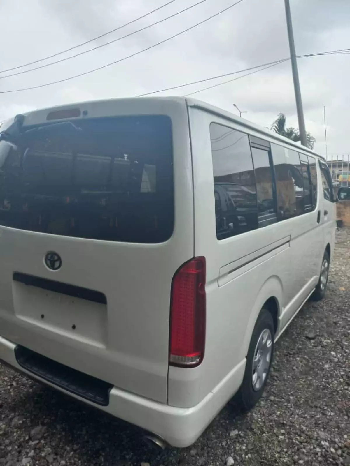 Toyota Hiace   - 2011