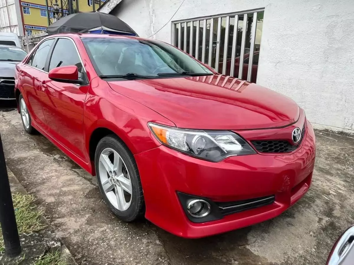 Toyota Camry   - 2013