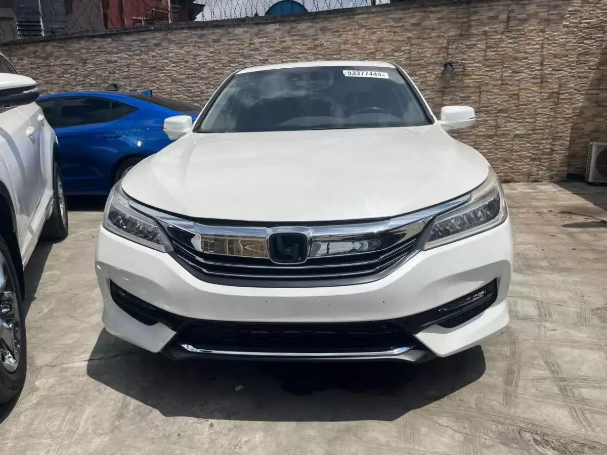 Honda Accord   - 2017