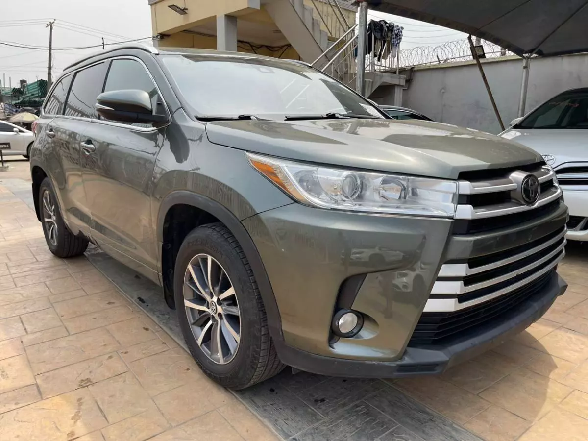 Toyota Highlander   - 2017