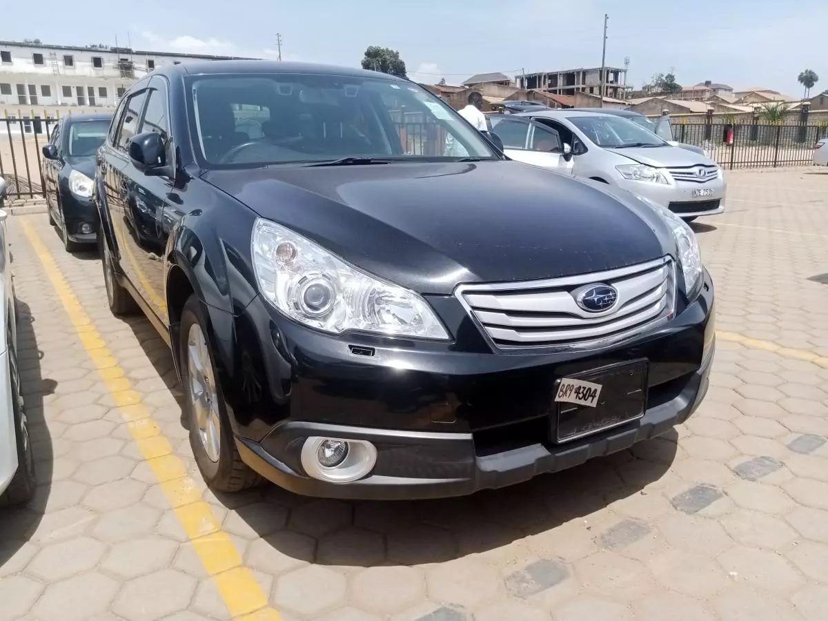 Subaru Outback   - 2011