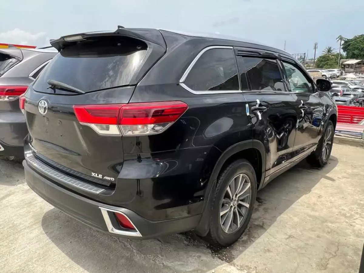 Toyota Highlander   - 2017