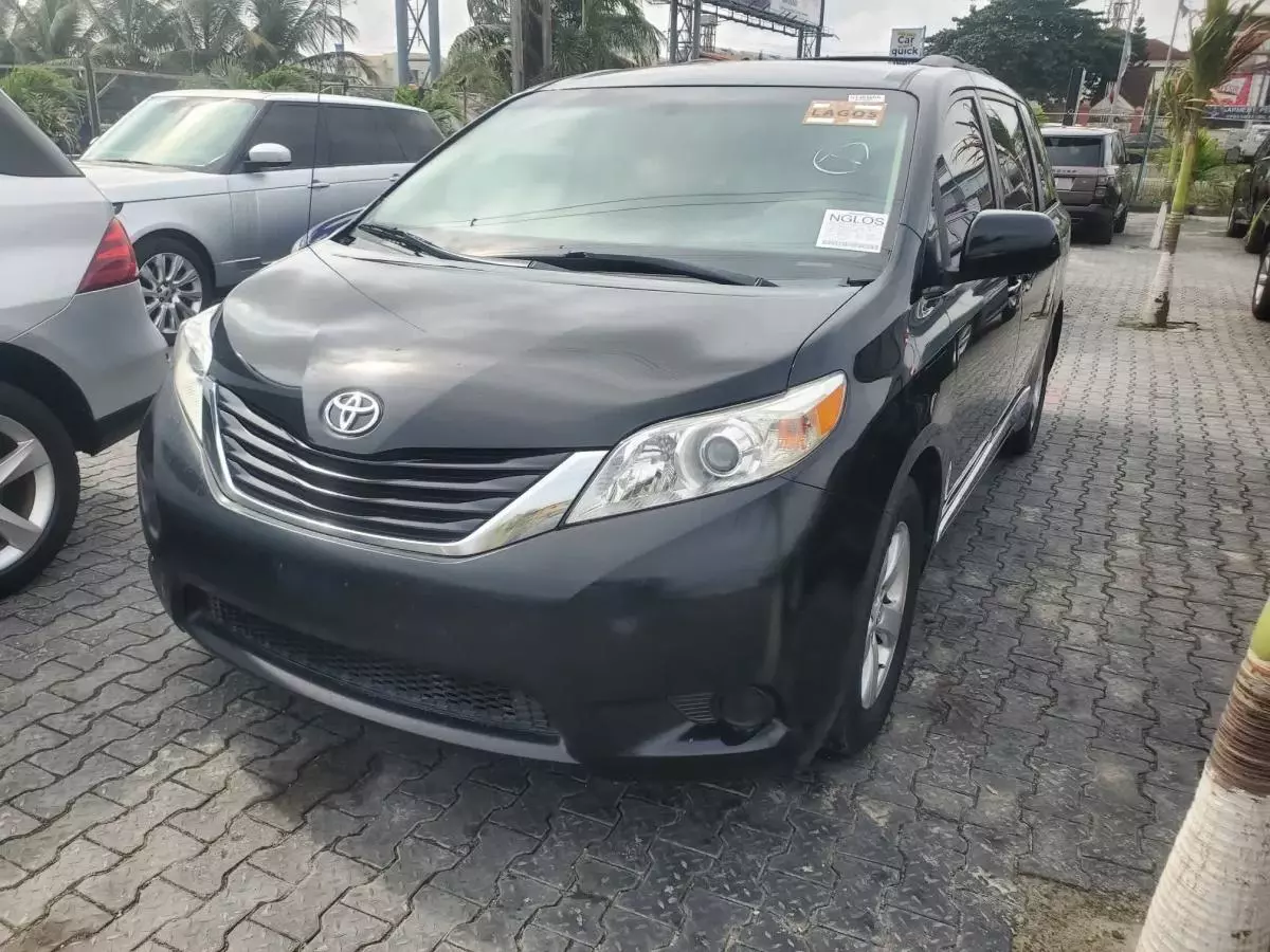 Toyota Sienna   - 2012