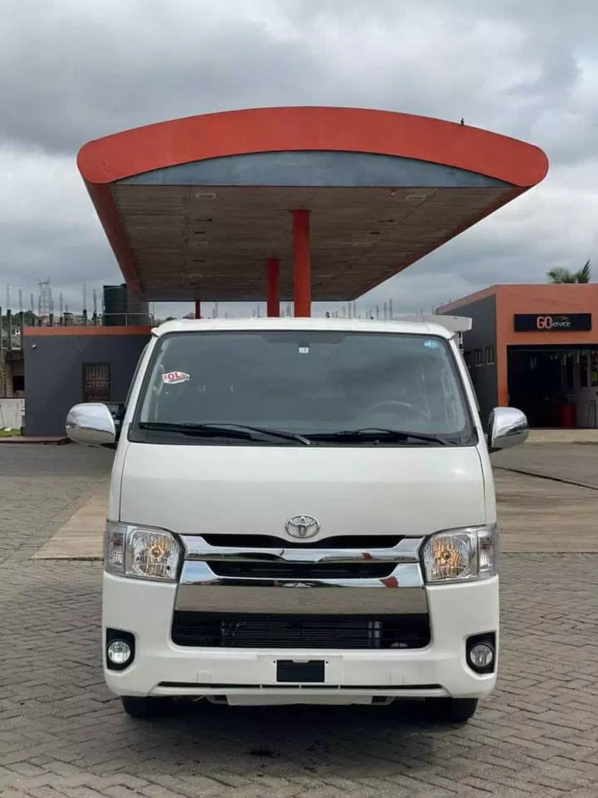 Toyota Hiace   - 2015