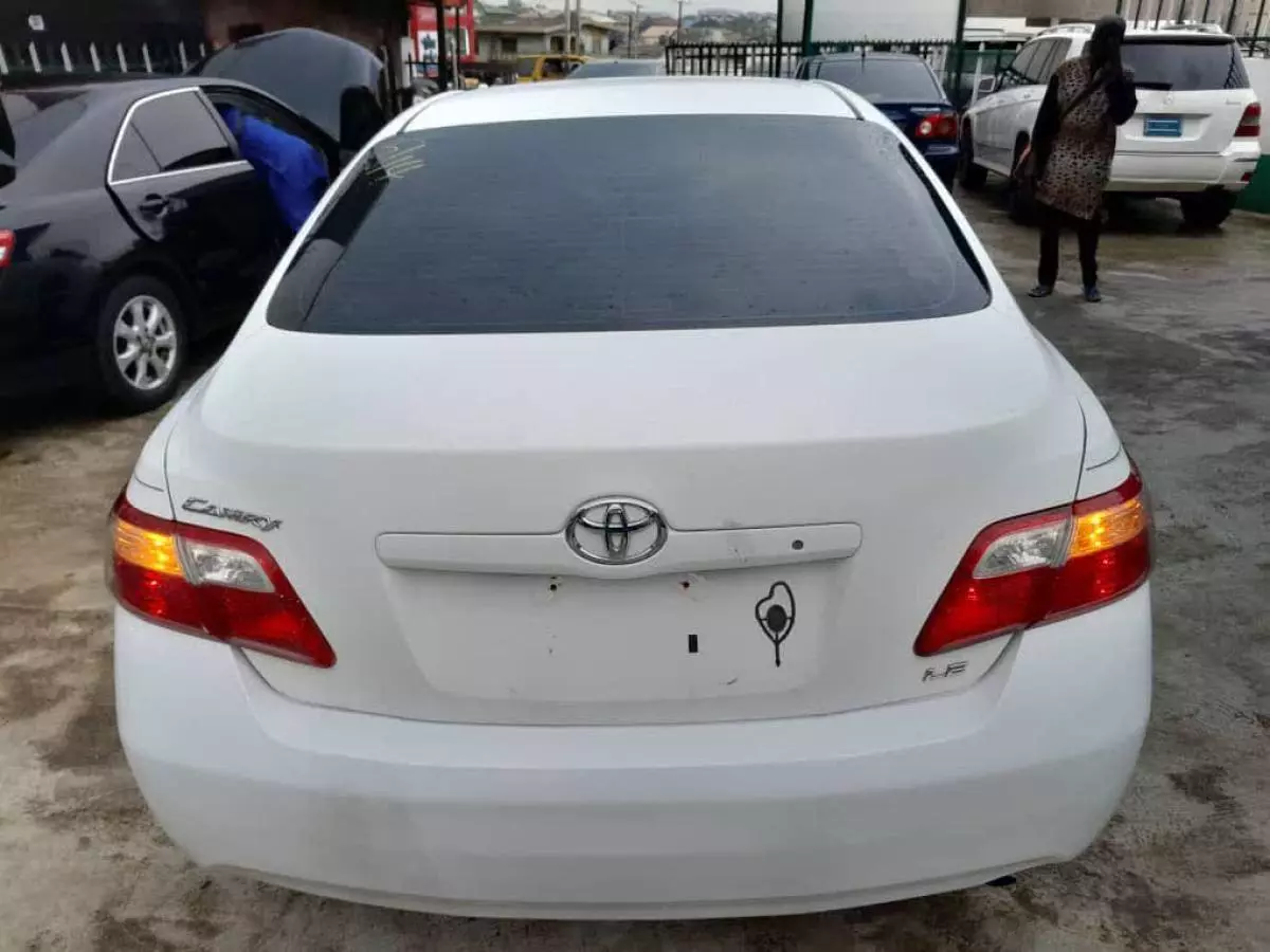 Toyota Camry   - 2009