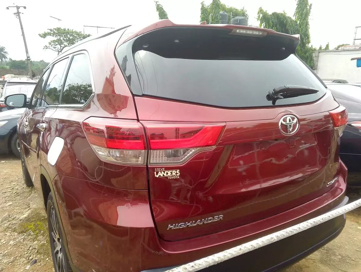 Toyota Highlander   - 2017