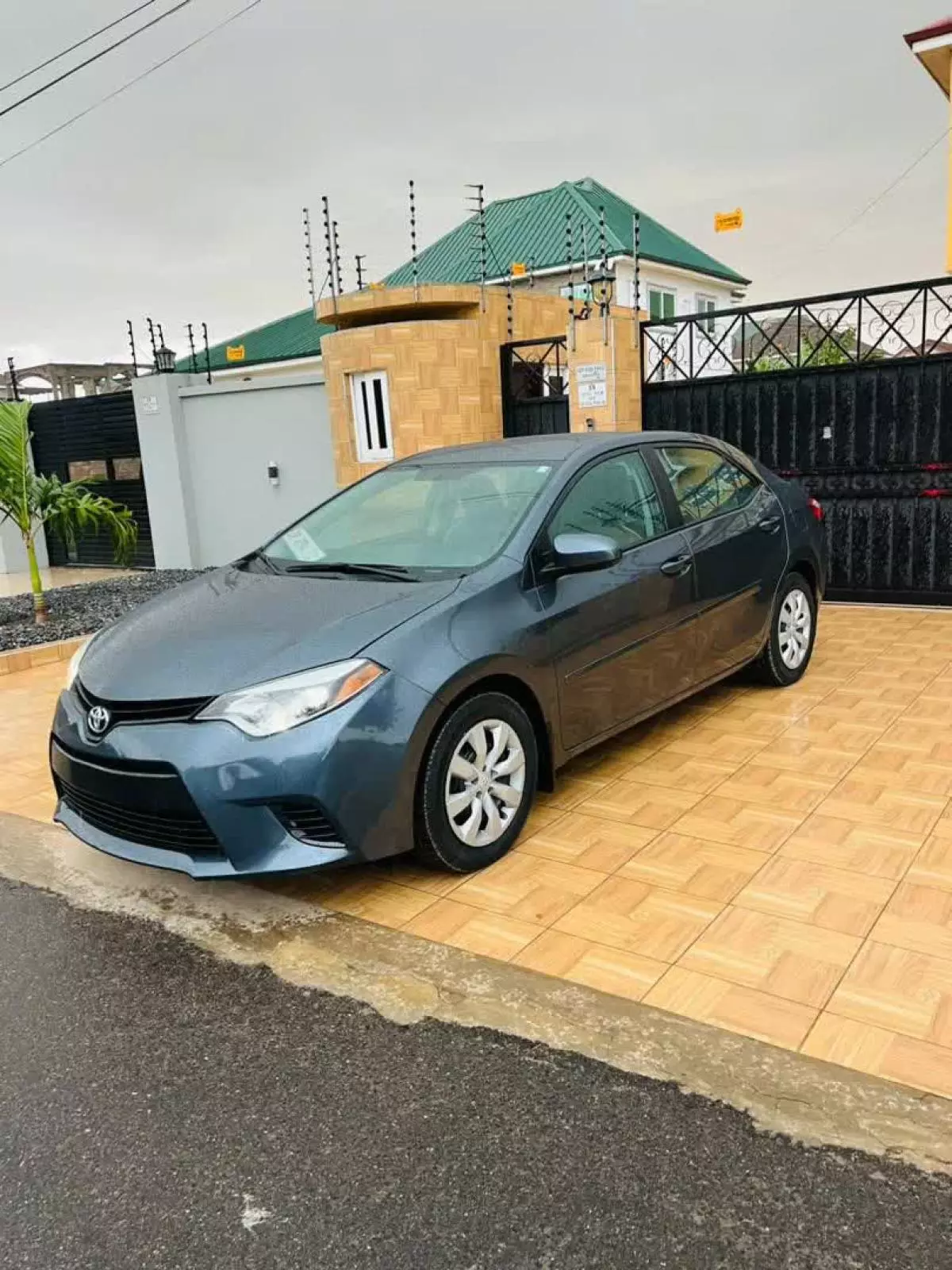 Toyota Corolla   - 2016