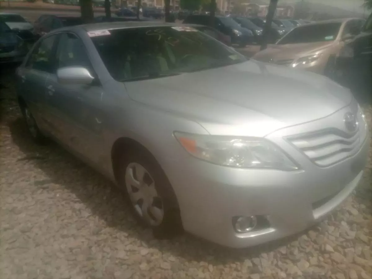 Toyota Camry - 2010