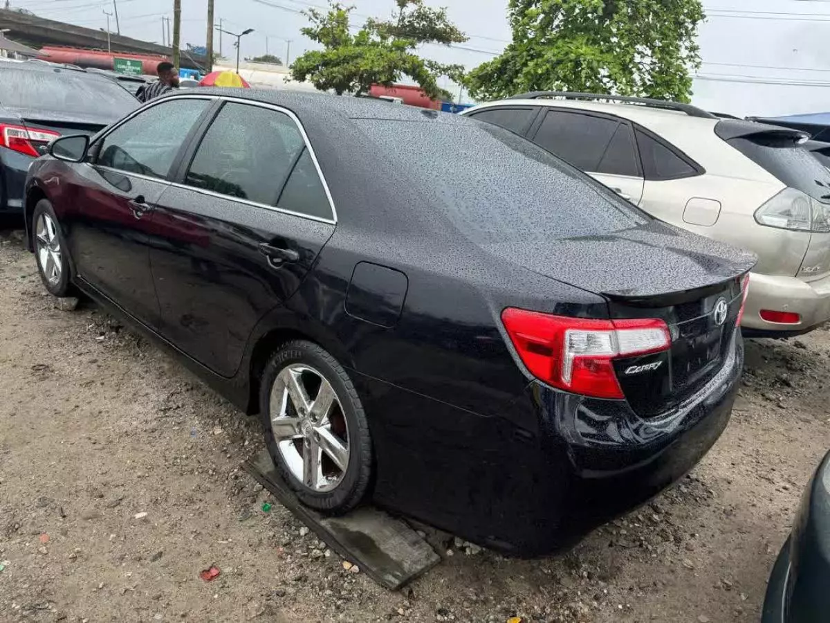 Toyota Camry   - 2012